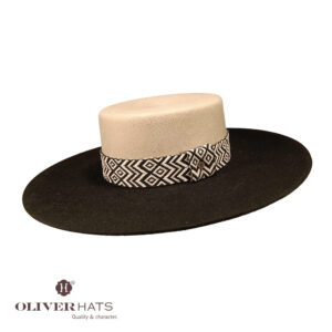 Gondolero. Lana 200g White & Black con cinta Dakota. Ala 12cm.